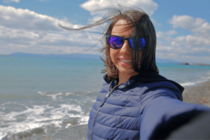 Lady taking a selfie with the sea in the background